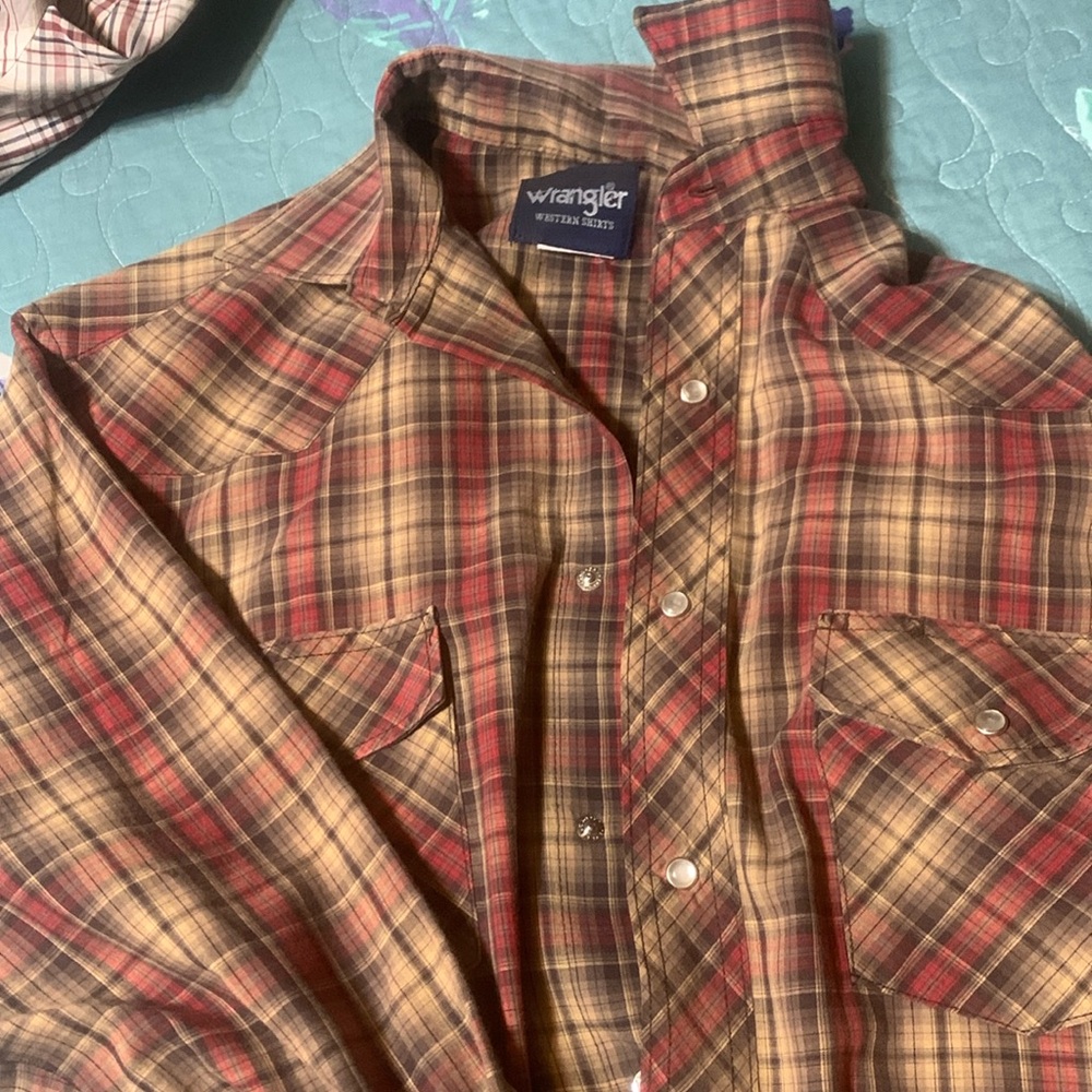 Men’s pearl snap wrangler shirt